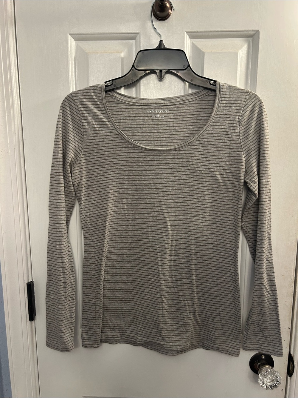Ann Taylor Gray Striped Long Sleeve Scoop Tee